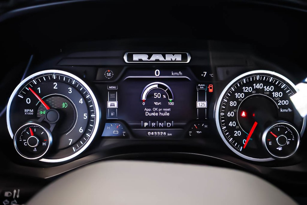 2022 Ram 1500 SPORT + 4X4 + CREW CAB + NIGHT EDITION + V8 HEMI in Terrebonne, Quebec - 19 - w1024h768px