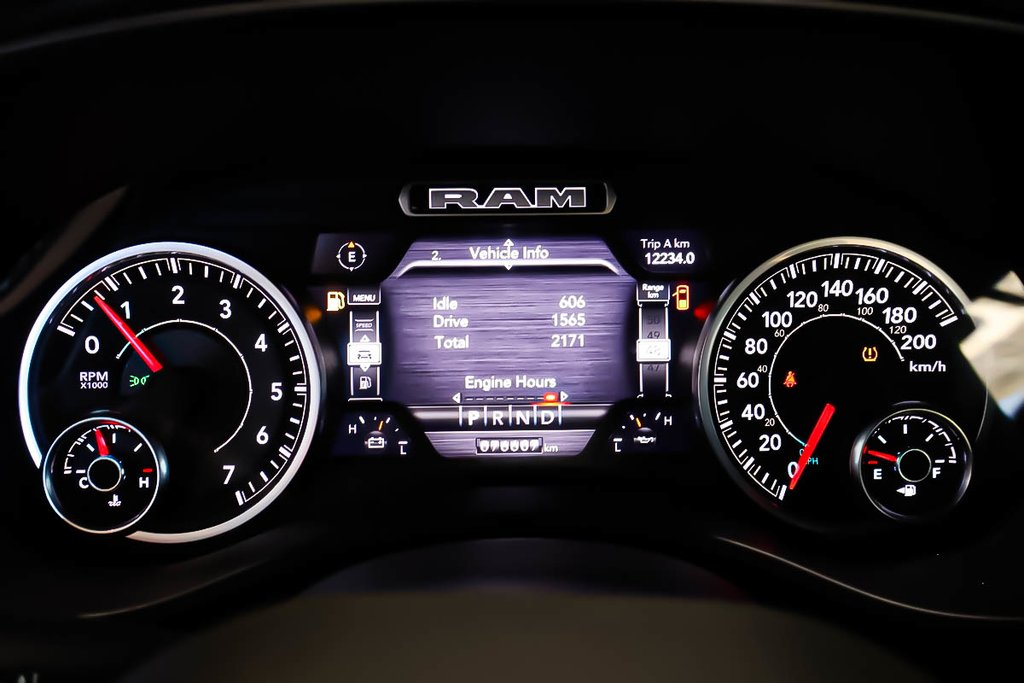 Ram 1500 SPORT + 4X4 + CREW CAB + NIGHT EDITION + V8 HEMI 2022 à Terrebonne, Québec - 18 - w1024h768px