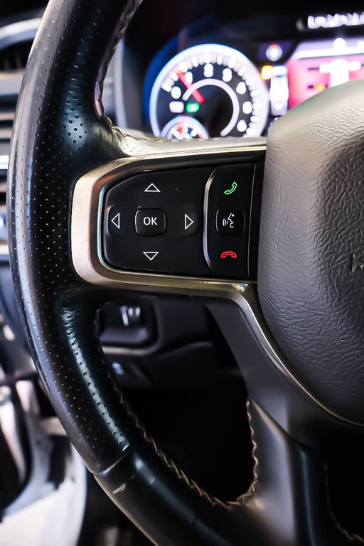 Ram 1500 SPORT + 4X4 + CREW CAB + NIGHT EDITION + V8 HEMI 2022 à Terrebonne, Québec - 15 - w1024h768px