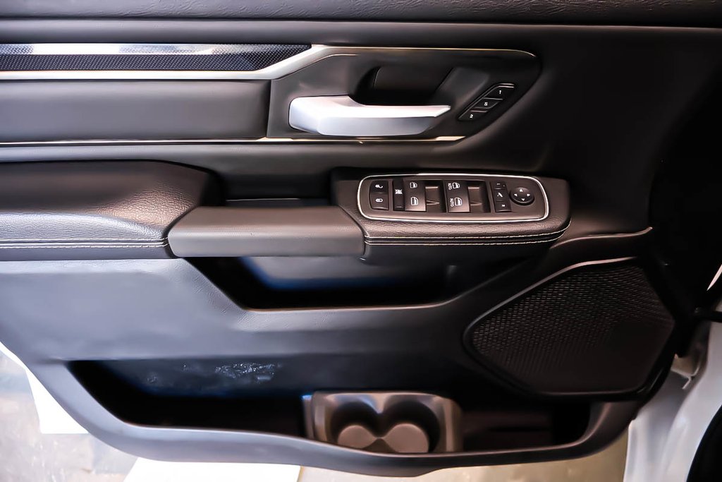 Ram 1500 SPORT + 4X4 + CREW CAB + NIGHT EDITION + V8 HEMI 2022 à Terrebonne, Québec - 26 - w1024h768px