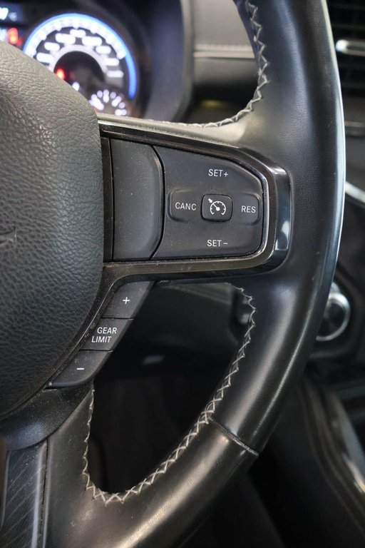 Ram 1500 LIMITED + 4X4 + CREW CAB + V8 HEMI 5.7L + CUIR 2022 à Terrebonne, Québec - 17 - w1024h768px