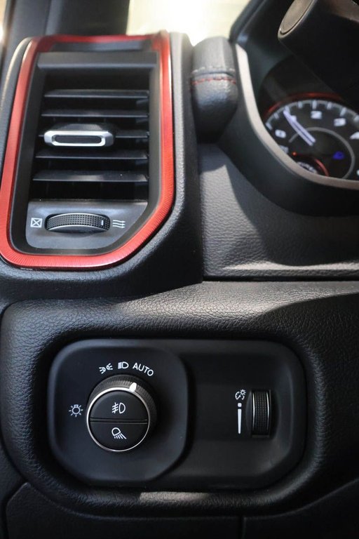 2022 Ram 1500 REBEL + 4X4 + CREW CAB + EQUIPEMENT NIVEAU 2 in Terrebonne, Quebec - 26 - w1024h768px