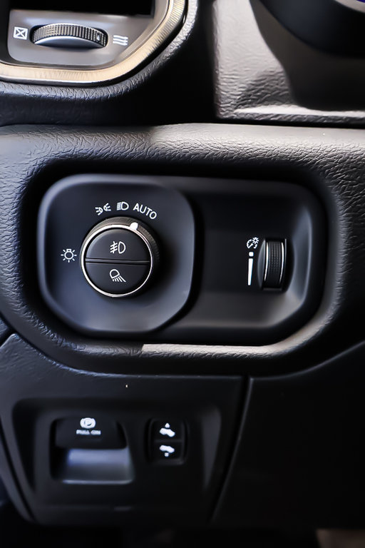 Ram 1500 SPORT + NIGHT ED + BOITE 6'4 + 4X4 + V8 HEMI 5.7L 2023 à Terrebonne, Québec - 27 - w1024h768px