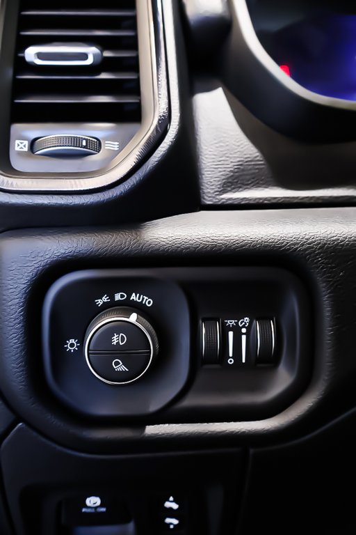 Ram 1500 SPORT GT + 4X4 + CREW CAB + V8 HEMI 5.7L 2023 à Terrebonne, Québec - 26 - w1024h768px