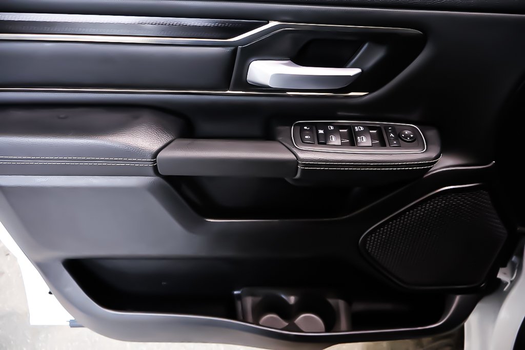 Ram 1500 SPORT 4X4 + CREW CAB + V8 HEMI 5.7L 2023 à Terrebonne, Québec - 27 - w1024h768px