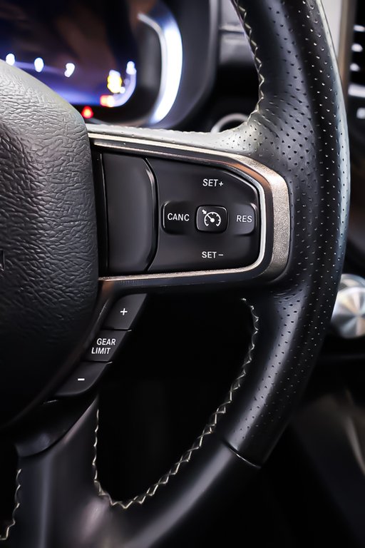 Ram 1500 SPORT 4X4 + CREW CAB + V8 HEMI 5.7L 2023 à Terrebonne, Québec - 17 - w1024h768px