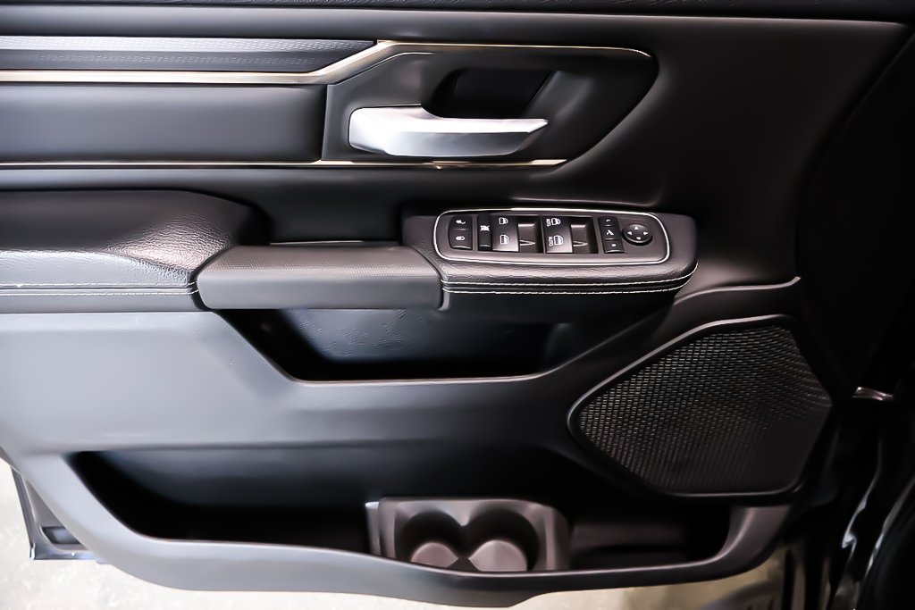 2023 Ram 1500 SPORT + 4X4 CREW CAB + V8 HEMI 5.7L in Terrebonne, Quebec - 21 - w1024h768px
