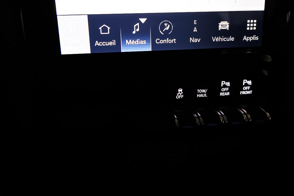 2023 Ram 1500 SPORT + 4X4 CREW CAB + V8 HEMI 5.7L in Terrebonne, Quebec - 19 - w1024h768px