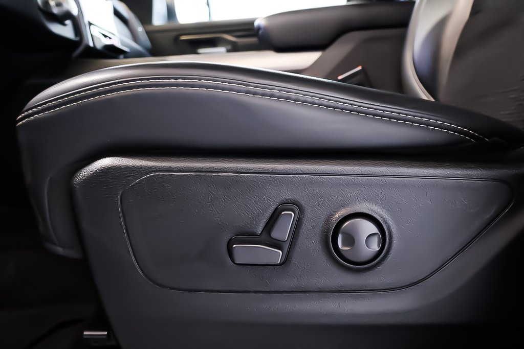 2023 Ram 1500 SPORT + 4X4 CREW CAB + V8 HEMI 5.7L in Terrebonne, Quebec - 9 - w1024h768px