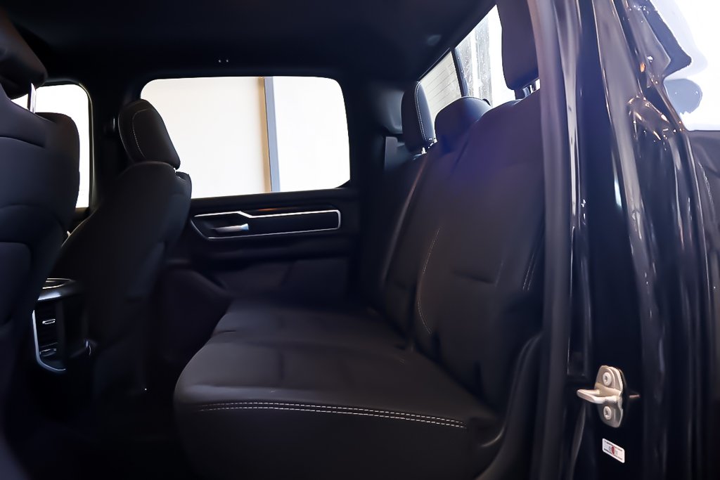 Ram 1500 BIG HORN + CREW CAB + 4X4 + ALLURE SPORT 2023 à Terrebonne, Québec - 32 - w1024h768px