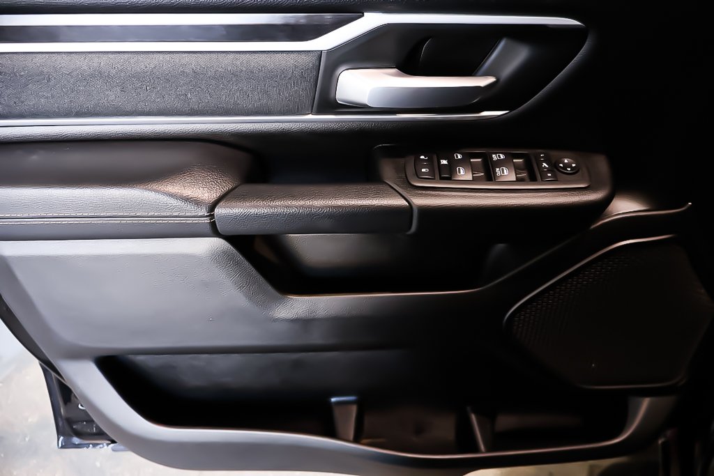 Ram 1500 BIG HORN + CREW CAB + 4X4 + ALLURE SPORT 2023 à Terrebonne, Québec - 31 - w1024h768px