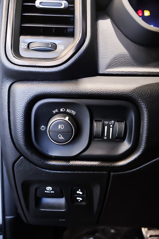 Ram 1500 SPORT GT + 4X4 + CREW CAB + V8 HEMI 5.7L 2023 à Terrebonne, Québec - 27 - w1024h768px