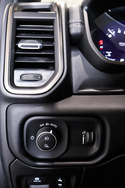 2023 Ram 1500 SPORT + 4X4 CREW CAB + NIGHT EDITION in Terrebonne, Quebec - 27 - w1024h768px