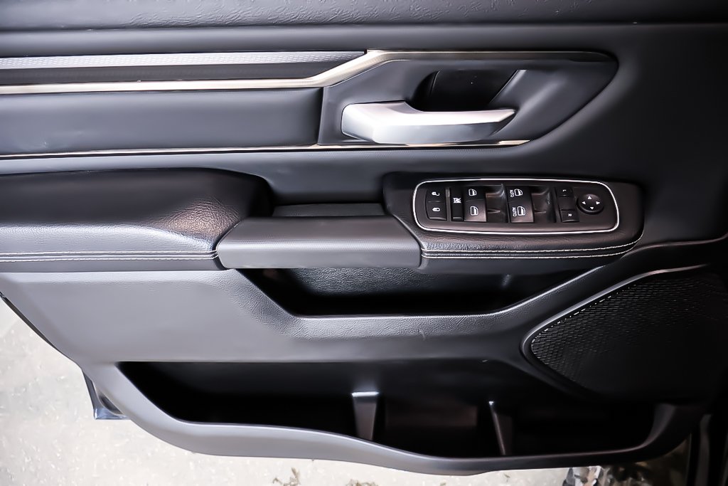 2023 Ram 1500 SPORT + 4X4 CREW CAB + NIGHT EDITION in Terrebonne, Quebec - 29 - w1024h768px