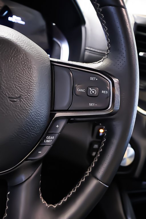 Ram 1500 SPORT + 4X4 + EDITION NUIT + V8 HEMI + CREW CAB + 2024 à Terrebonne, Québec - 17 - w1024h768px