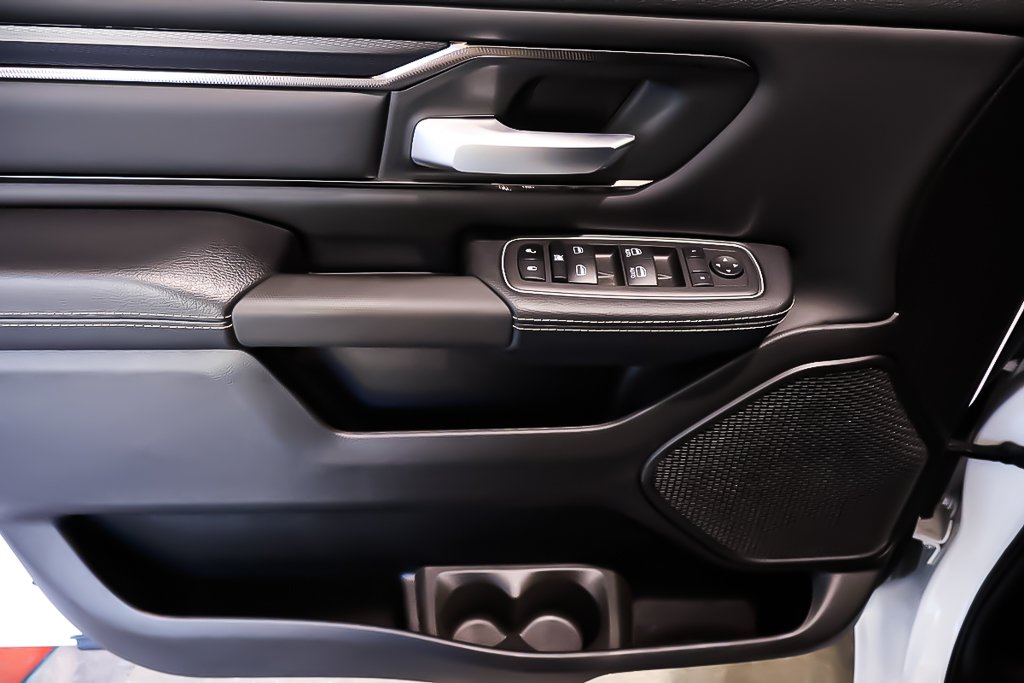 Ram 1500 SPORT + 4X4 + EDITION NUIT + V8 HEMI + CREW CAB + 2024 à Terrebonne, Québec - 27 - w1024h768px