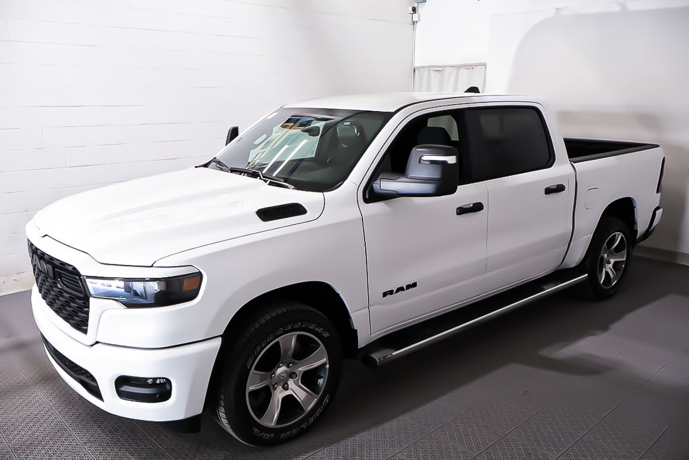 2025 Ram 1500 TRADESMAN in Terrebonne, Quebec - 3 - w1024h768px