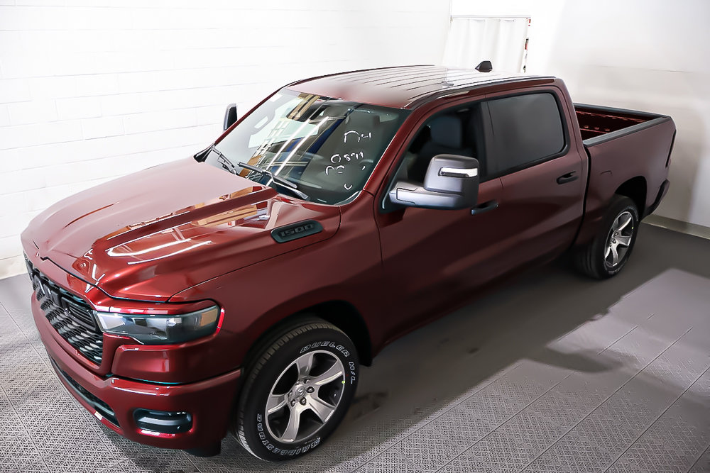 2025 Ram 1500 TRADESMAN in Terrebonne, Quebec - 3 - w1024h768px