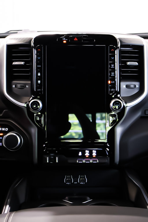2025 Ram 1500 BIG HORN in Terrebonne, Quebec - 16 - w1024h768px