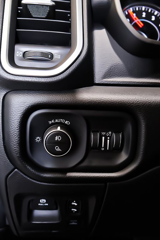 2025 Ram 1500 BIG HORN in Terrebonne, Quebec - 17 - w1024h768px