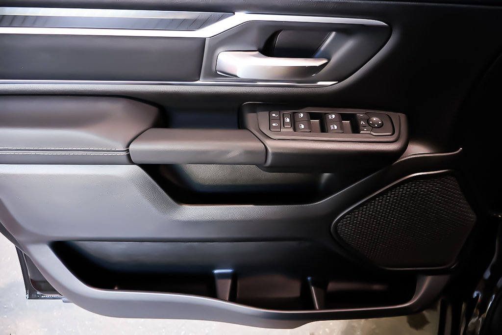 2025 Ram 1500 BIG HORN in Terrebonne, Quebec - 19 - w1024h768px