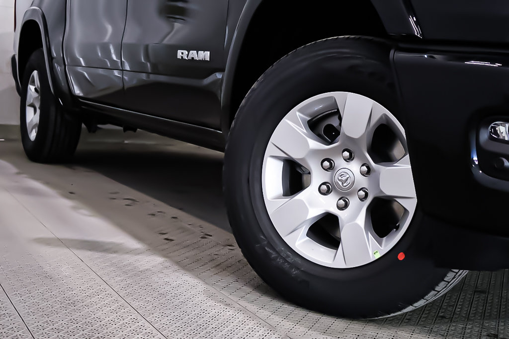 2025 Ram 1500 BIG HORN in Terrebonne, Quebec - 7 - w1024h768px