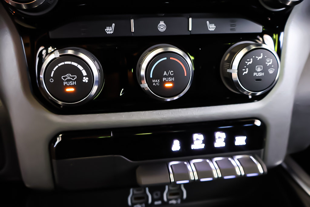2025 Ram 1500 BIG HORN in Terrebonne, Quebec - 17 - w1024h768px