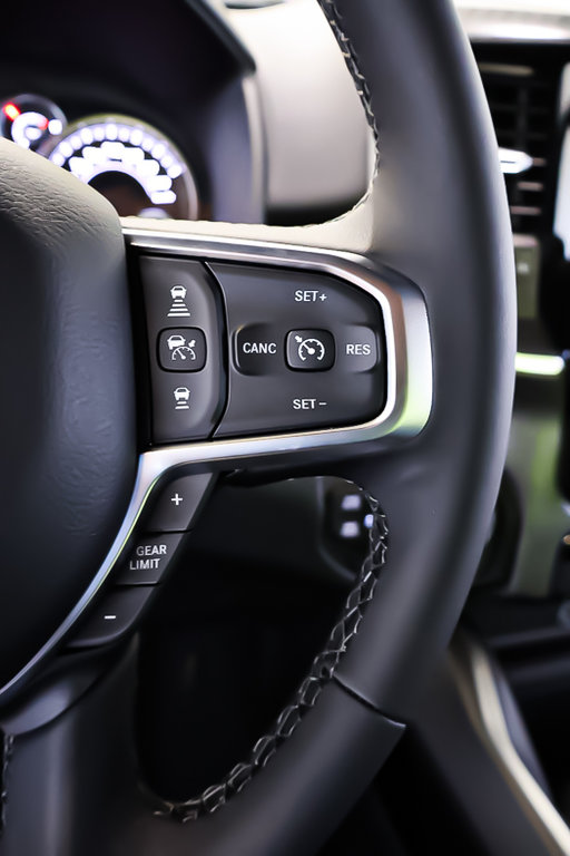 2025 Ram 1500 BIG HORN in Terrebonne, Quebec - 12 - w1024h768px