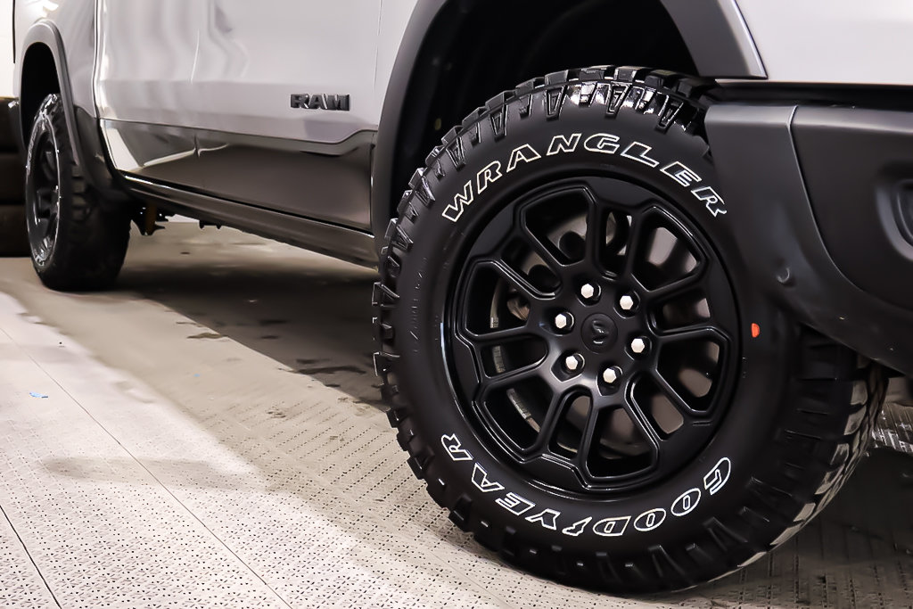 Ram 1500 REBEL + 4X4 + CREW CAB 2025 à Terrebonne, Québec - 7 - w1024h768px