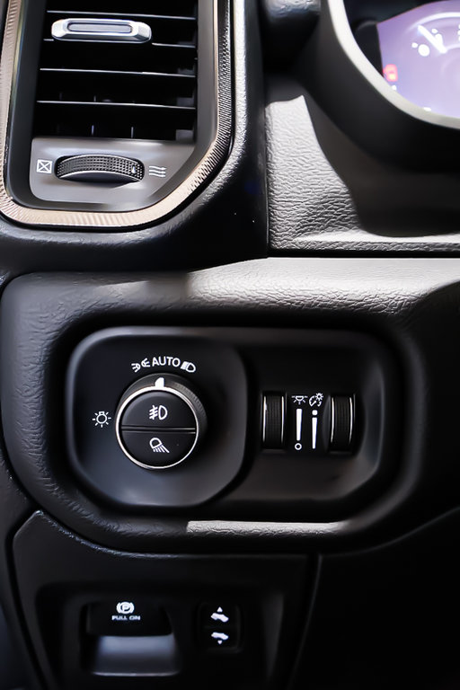 2025 Ram 1500 SPORT in Terrebonne, Quebec - 18 - w1024h768px
