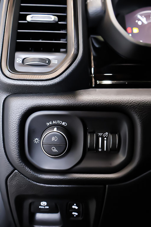 2025 Ram 1500 SPORT in Terrebonne, Quebec - 19 - w1024h768px