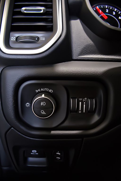 2025 Ram 1500 BIG HORN in Terrebonne, Quebec - 17 - w1024h768px