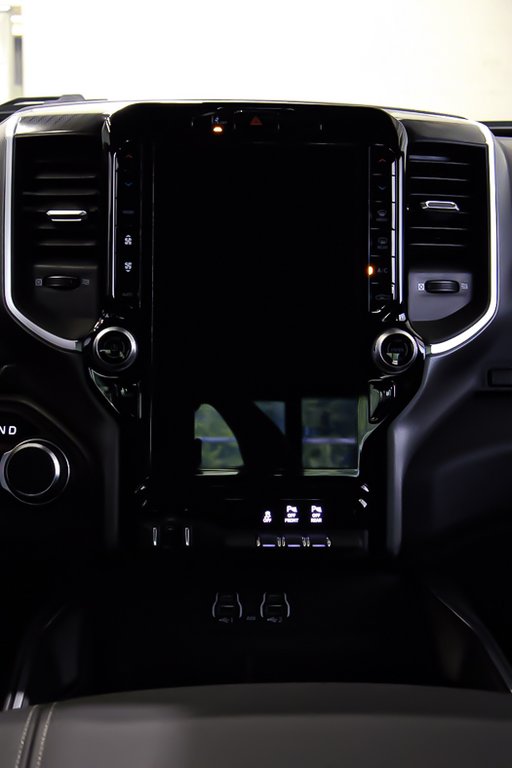 2025 Ram 1500 BIG HORN in Terrebonne, Quebec - 16 - w1024h768px