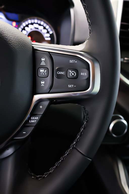 2025 Ram 1500 BIG HORN in Terrebonne, Quebec - 13 - w1024h768px