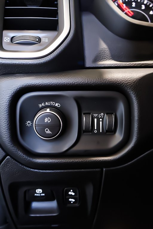 2025 Ram 1500 BIG HORN in Terrebonne, Quebec - 19 - w1024h768px