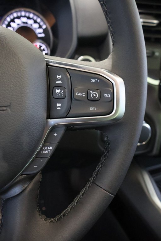 2025 Ram 1500 BIG HORN in Terrebonne, Quebec - 13 - w1024h768px
