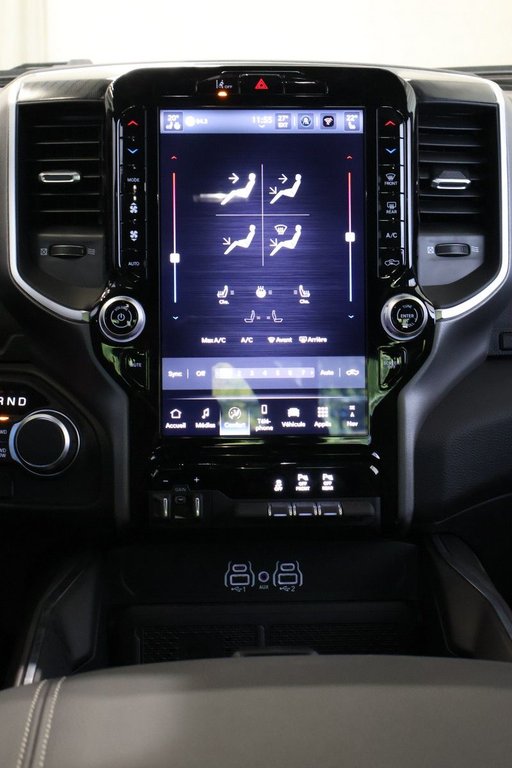 2025 Ram 1500 BIG HORN in Terrebonne, Quebec - 16 - w1024h768px