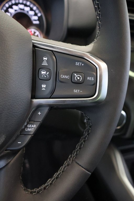 2025 Ram 1500 BIG HORN in Terrebonne, Quebec - 13 - w1024h768px