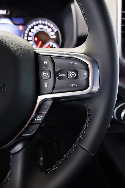 2025 Ram 1500 BIG HORN in Terrebonne, Quebec - 13 - w1024h768px