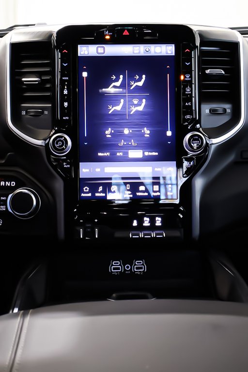 2025 Ram 1500 BIG HORN in Terrebonne, Quebec - 15 - w1024h768px