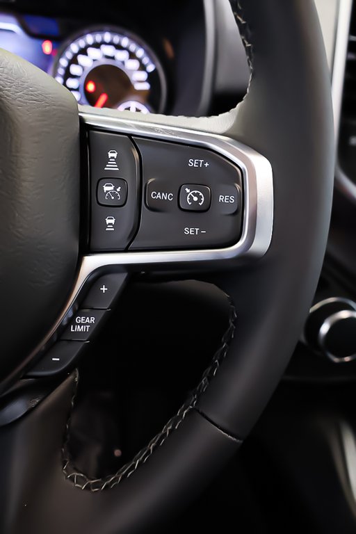 2025 Ram 1500 BIG HORN in Terrebonne, Quebec - 13 - w1024h768px