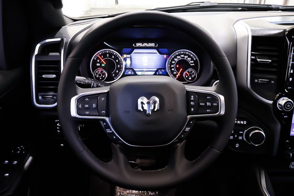 2025 Ram 1500 BIG HORN in Terrebonne, Quebec - 11 - w1024h768px