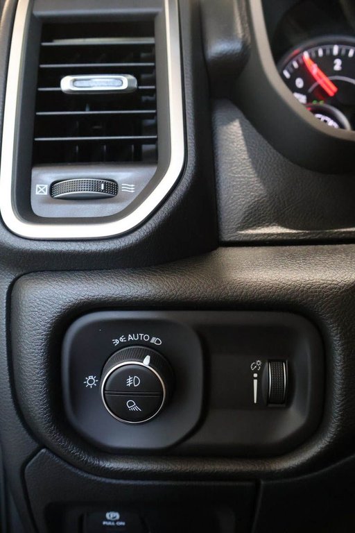 2026 Ram 1500 EXPRESS in Terrebonne, Quebec - 17 - w1024h768px