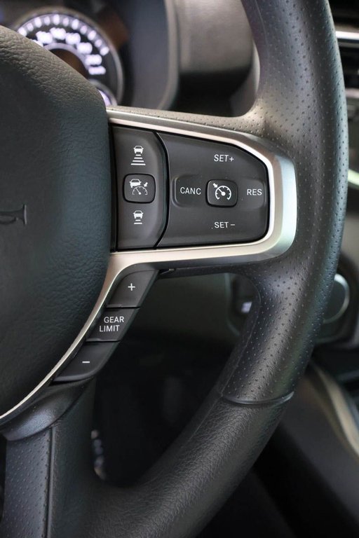 2026 Ram 1500 EXPRESS in Terrebonne, Quebec - 13 - w1024h768px