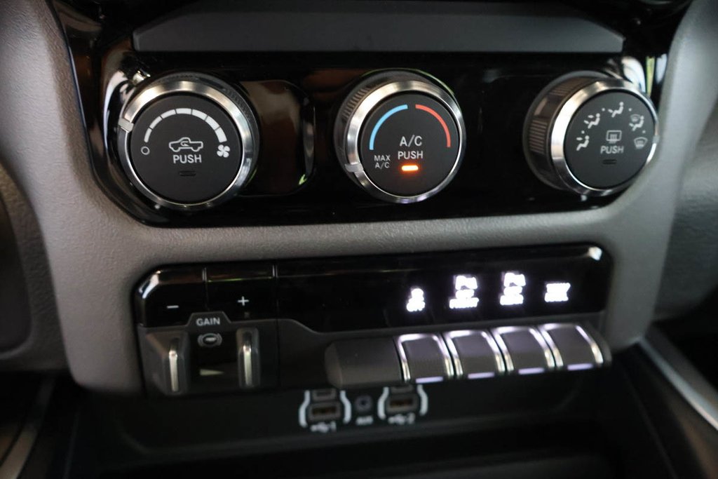 2026 Ram 1500 EXPRESS in Terrebonne, Quebec - 16 - w1024h768px