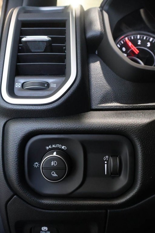 2026 Ram 1500 EXPRESS in Terrebonne, Quebec - 19 - w1024h768px