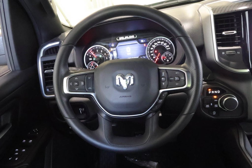 2026 Ram 1500 EXPRESS in Terrebonne, Quebec - 11 - w1024h768px