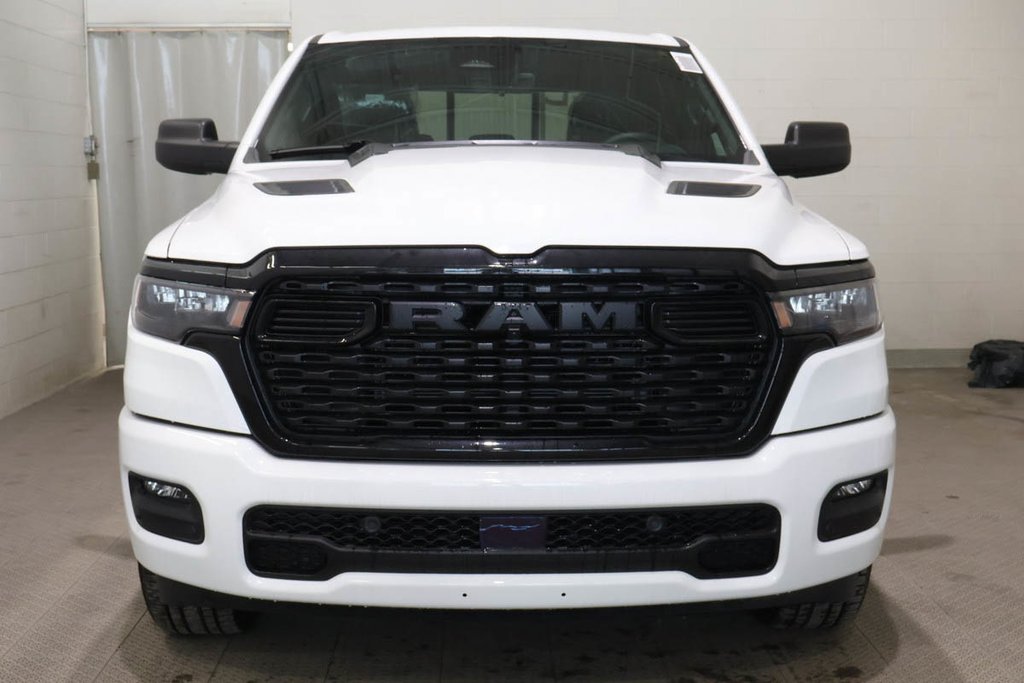 2026 Ram 1500 EXPRESS in Terrebonne, Quebec - 2 - w1024h768px