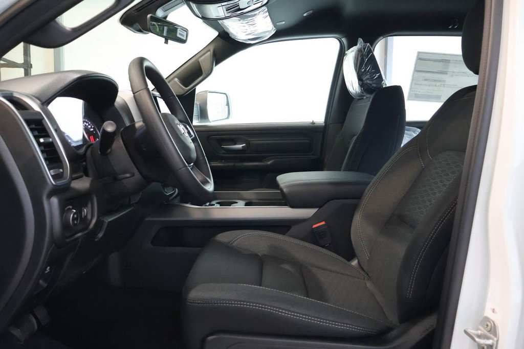 2026 Ram 1500 EXPRESS in Terrebonne, Quebec - 8 - w1024h768px