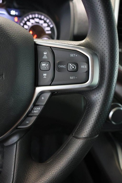 2026 Ram 1500 EXPRESS in Terrebonne, Quebec - 13 - w1024h768px
